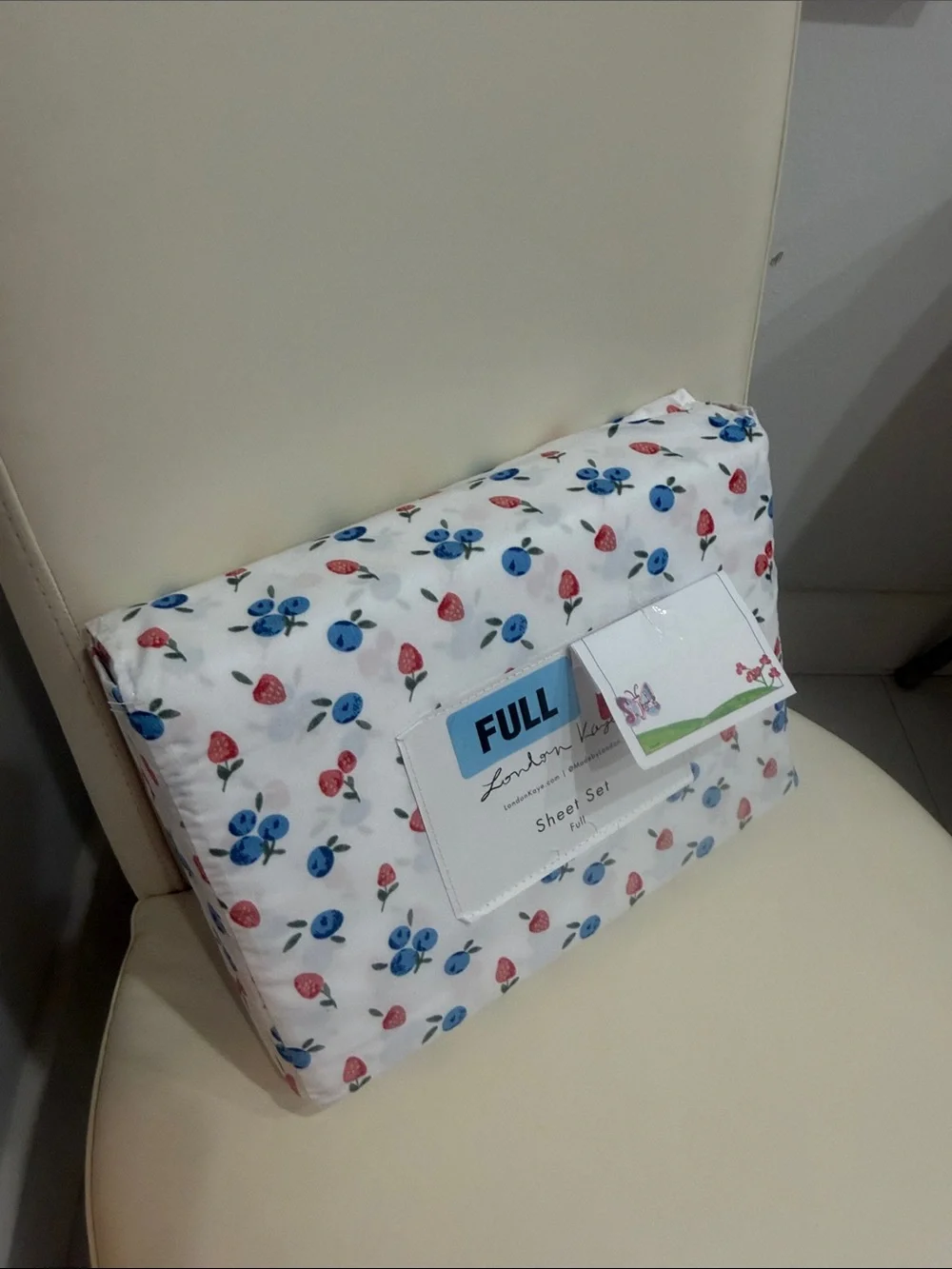London Key Full Sheet Set in White with Blue & Pink 